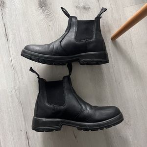 Wind River black Chelsea winter boots - size 10.5W